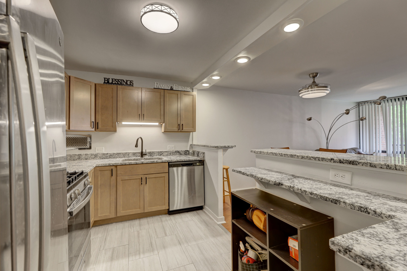 2941 S Michigan Avenue 305