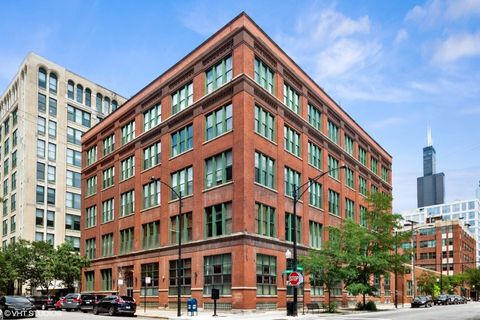 331 S Peoria Street PH6 Chicago IL 60607