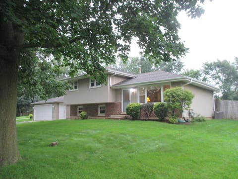 Photo of 23W554 Burdette Avenue, Carol Stream, IL 60188 (MLS # 12733052)