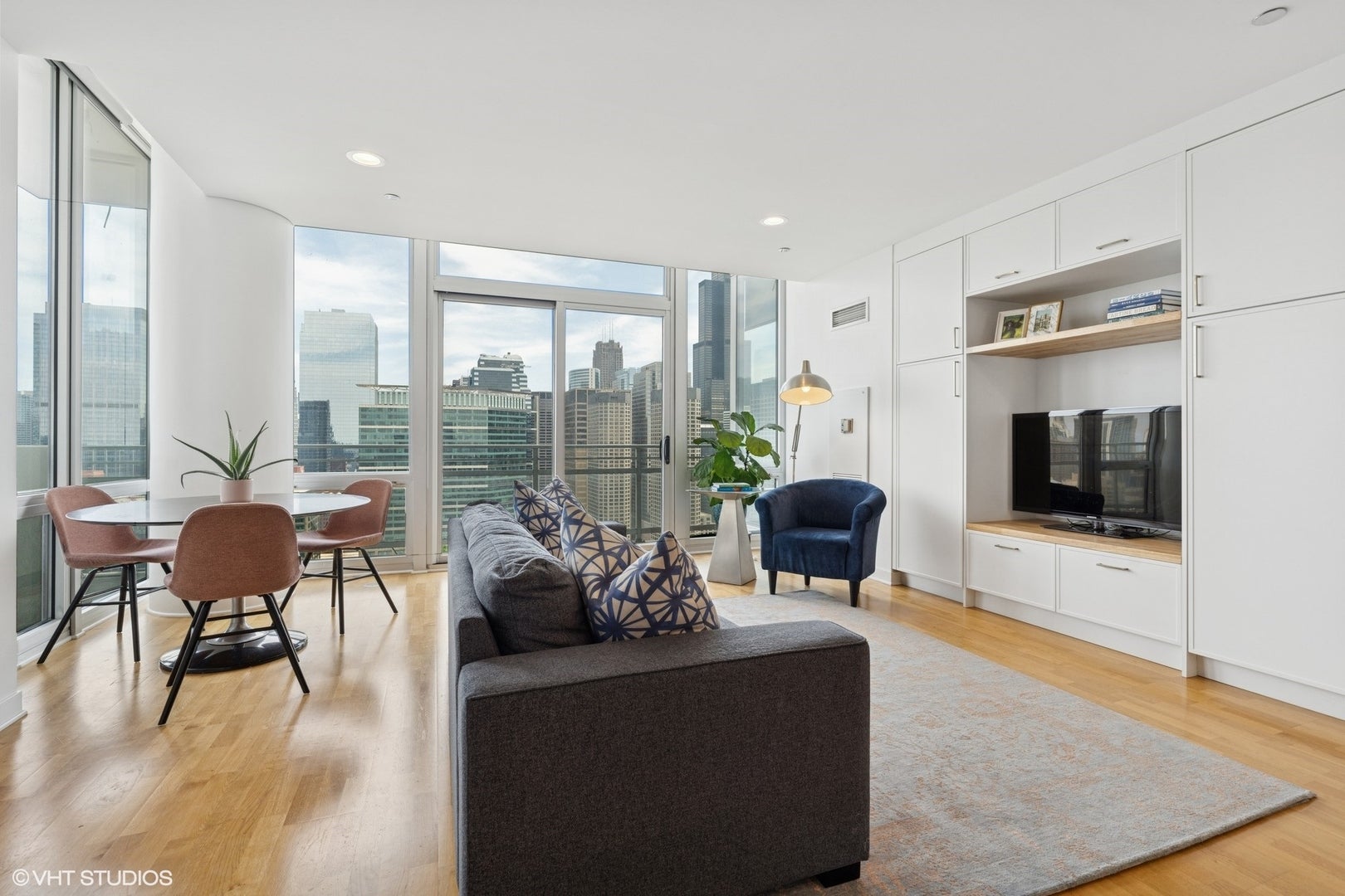 737 W Washington Boulevard 3306