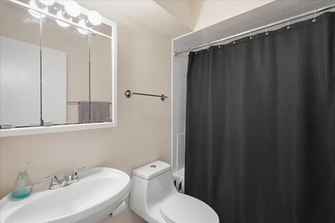 Tiny photo for 435 W Oakdale Avenue #4F, Chicago, IL 60657 (MLS # 12681744)