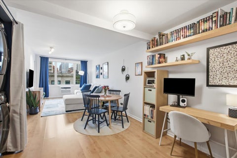 Tiny photo for 435 W Oakdale Avenue #4F, Chicago, IL 60657 (MLS # 12681744)