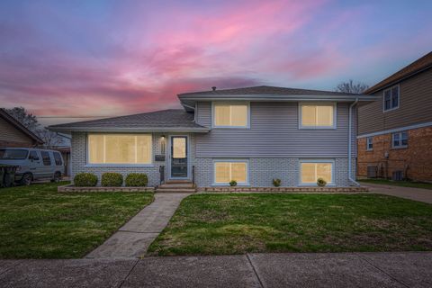 Photo of 10403 Barnard Drive, Chicago Ridge, IL 60415 (MLS # 12601256)