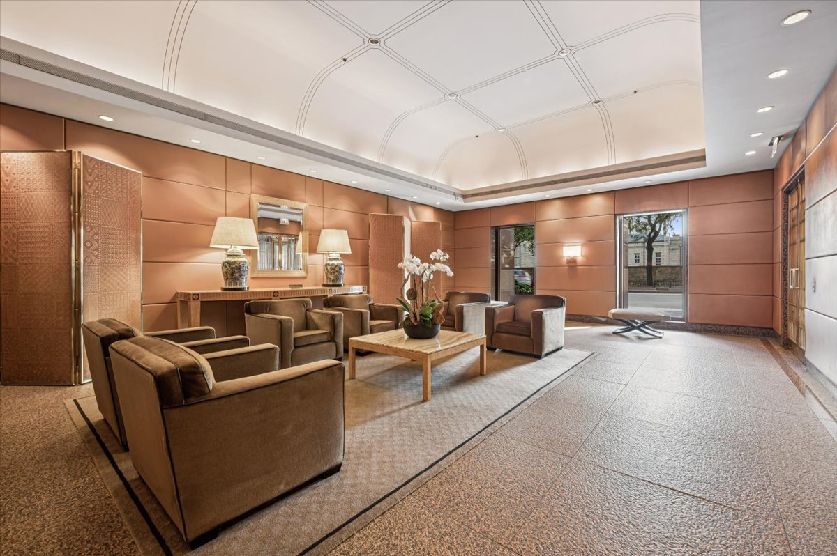 Chicago, Illinois 60611, United States, 1 Bedroom Bedrooms, ,2 BathroomsBathrooms,Residential,Active,244837