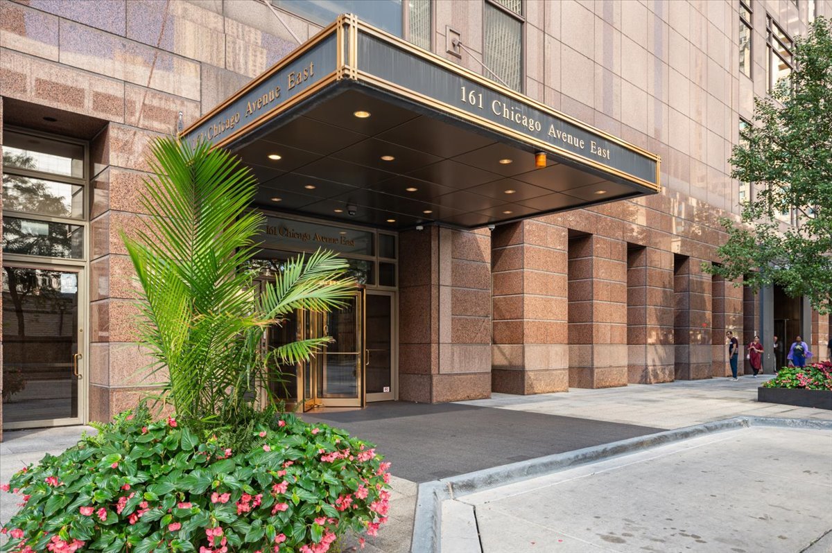 Chicago, Illinois 60611, United States, 1 Bedroom Bedrooms, ,2 BathroomsBathrooms,Residential,Active,244837