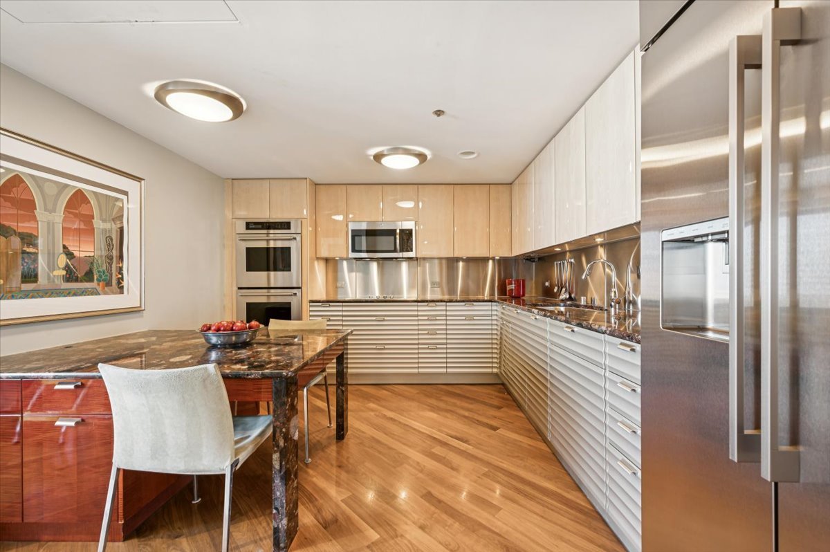 Chicago, Illinois 60611, United States, 1 Bedroom Bedrooms, ,2 BathroomsBathrooms,Residential,Active,244837