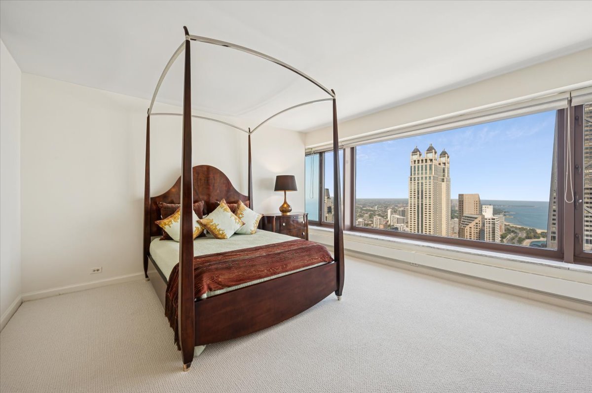 Chicago, Illinois 60611, United States, 1 Bedroom Bedrooms, ,2 BathroomsBathrooms,Residential,Active,244837