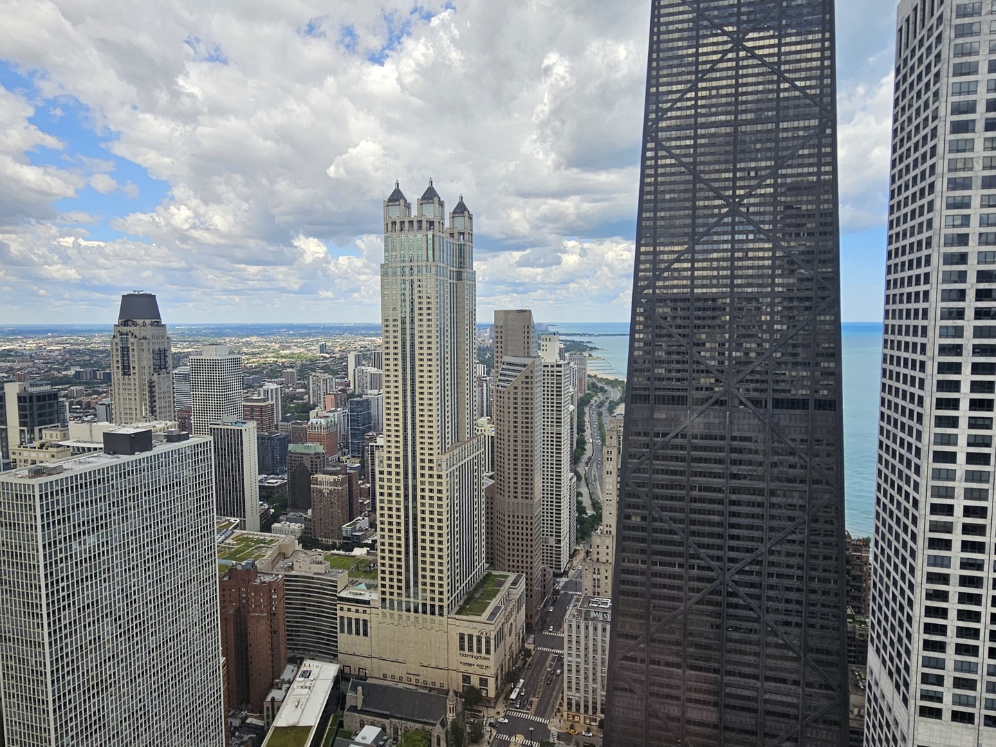 Chicago, Illinois 60611, United States, 1 Bedroom Bedrooms, ,2 BathroomsBathrooms,Residential,Active,244837