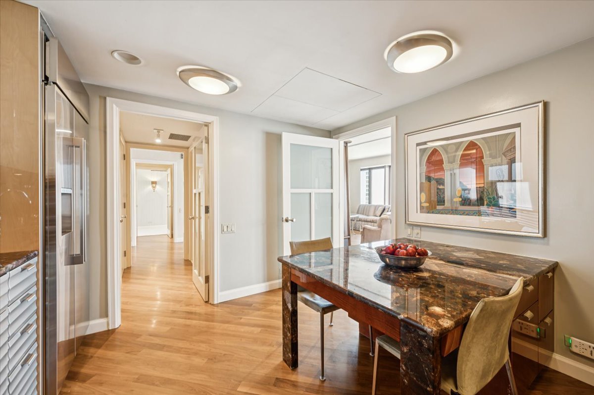 Chicago, Illinois 60611, United States, 1 Bedroom Bedrooms, ,2 BathroomsBathrooms,Residential,Active,244837