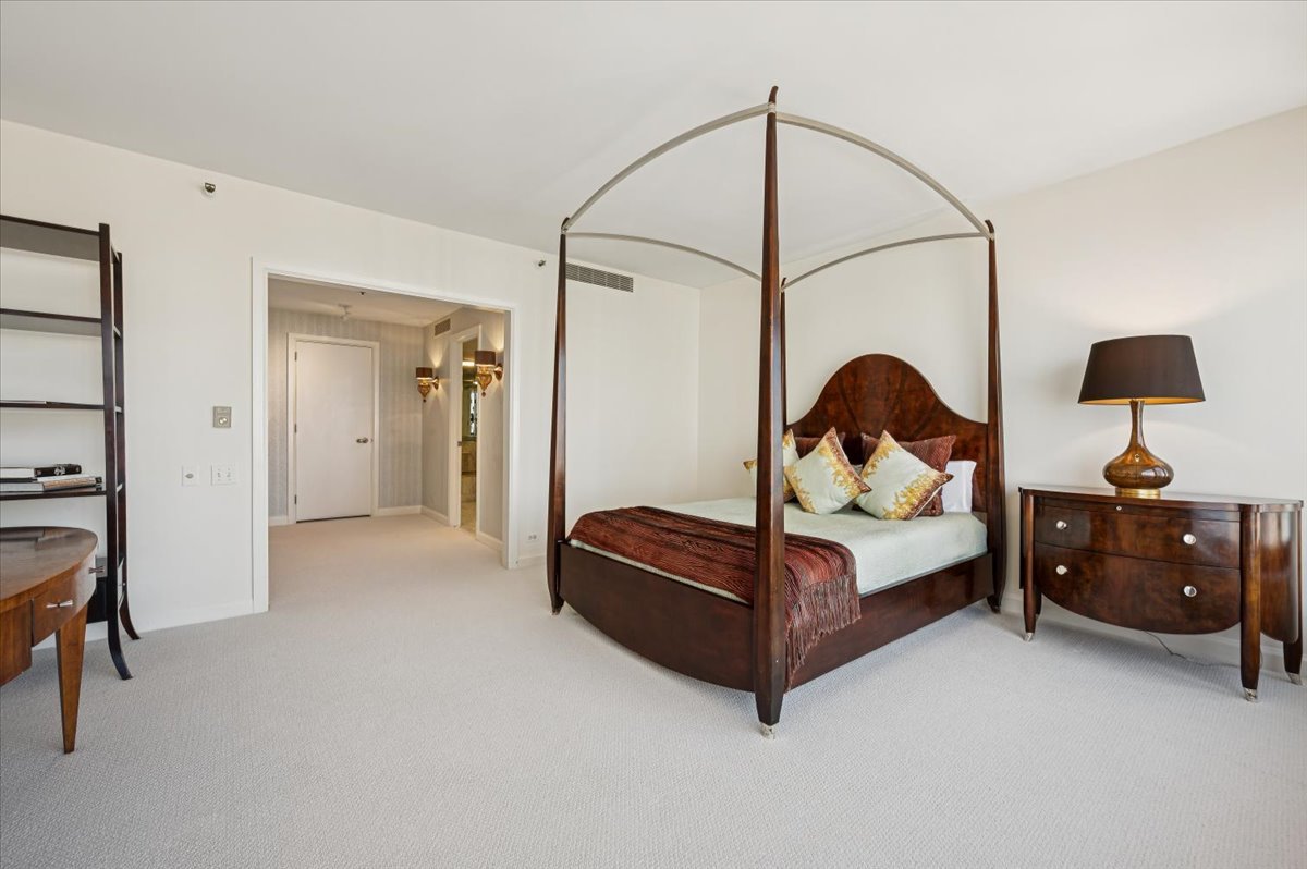 Chicago, Illinois 60611, United States, 1 Bedroom Bedrooms, ,2 BathroomsBathrooms,Residential,Active,244837