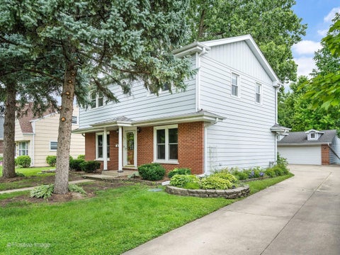 Photo of 113 N Oak Street, Elmhurst, IL 60126 (MLS # 12754265)