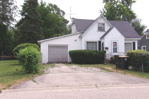 Single Family Residence in Round Lake IL 519 Catalpa Drive.jpg