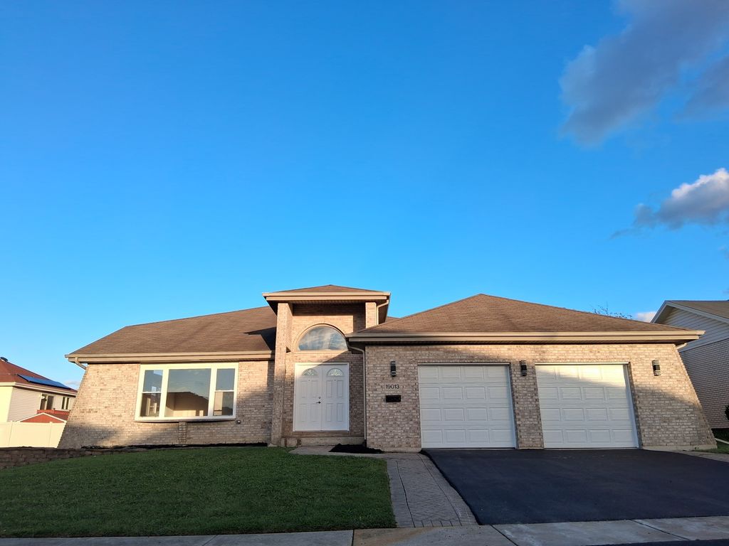 Photo for 19013 Amlin Lane, Country Club Hills, IL 60478 (MLS # 12499111)
