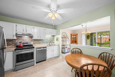 Tiny photo for 1309 Nutmeg Court #A, Mount Prospect, IL 60056 (MLS # 12655387)
