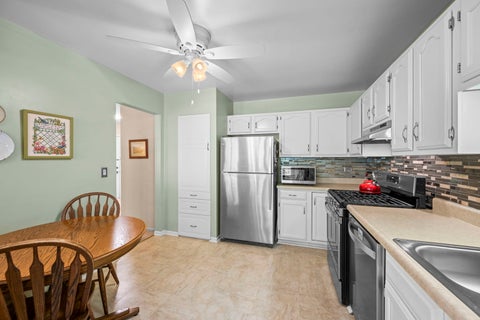 Tiny photo for 1309 Nutmeg Court #A, Mount Prospect, IL 60056 (MLS # 12655387)