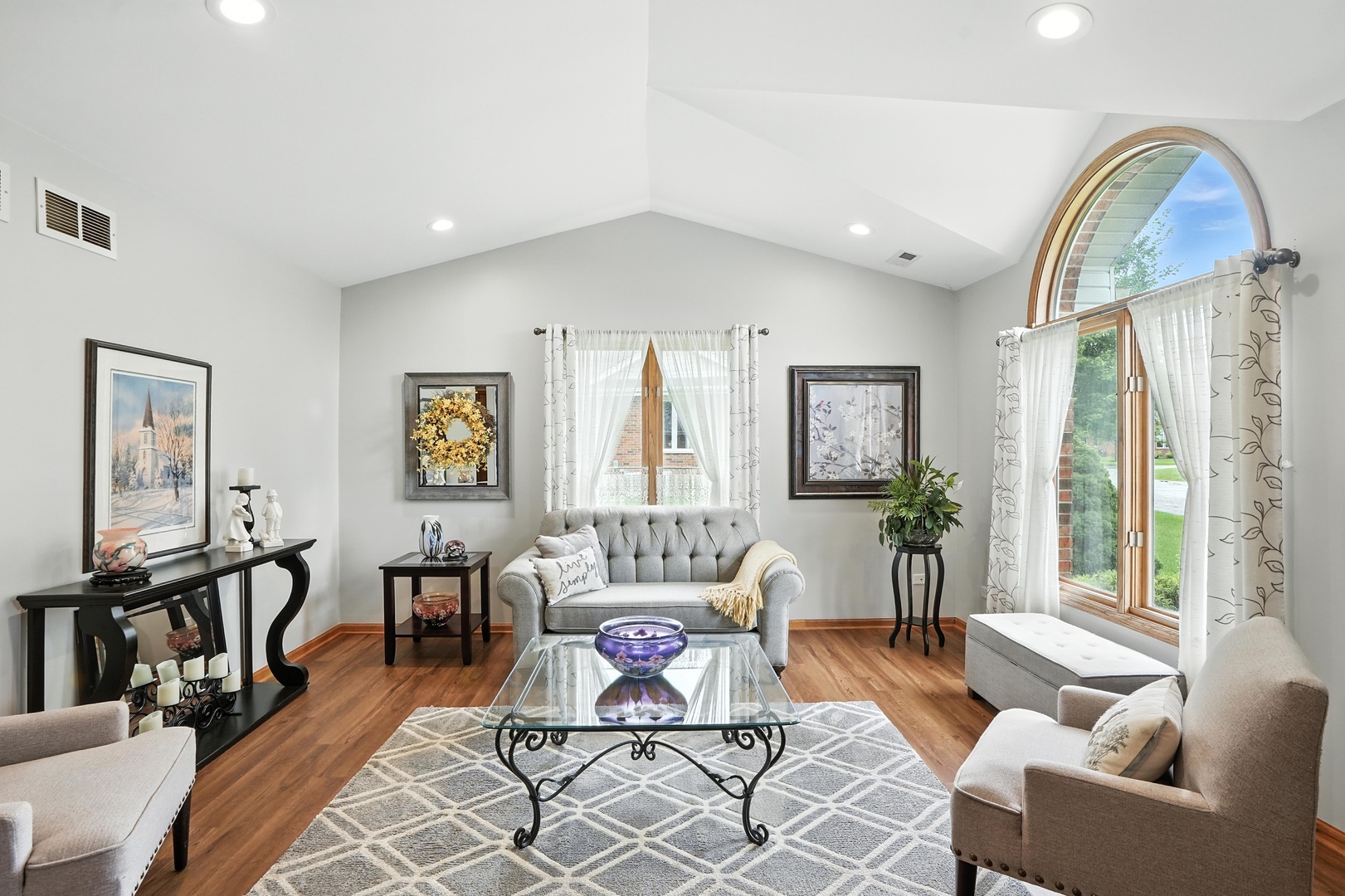447 W Eden Lane