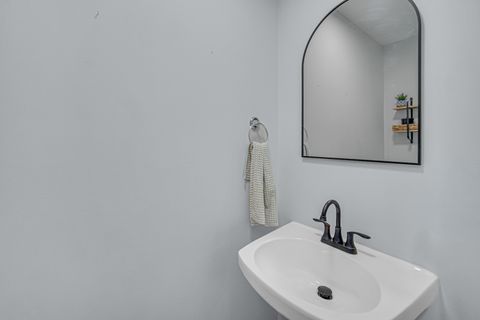 Tiny photo for 441 N Crooked Lake Lane, Lindenhurst, IL 60046 (MLS # 12599475)