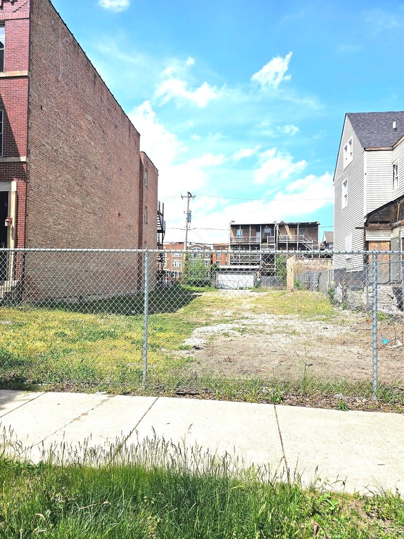 1524 E Marquette Road