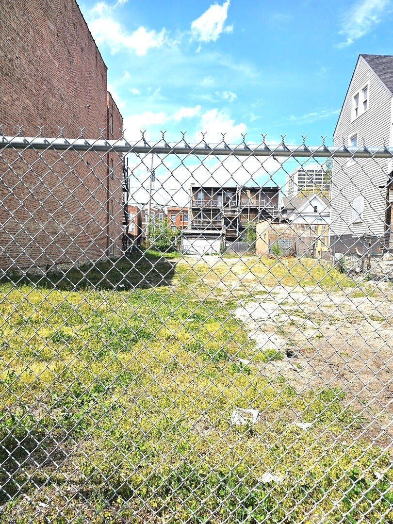 1524 E Marquette Road