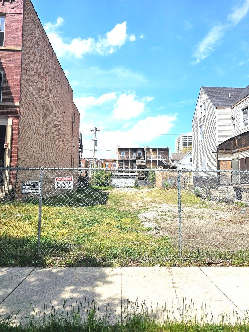 1524 E Marquette Road