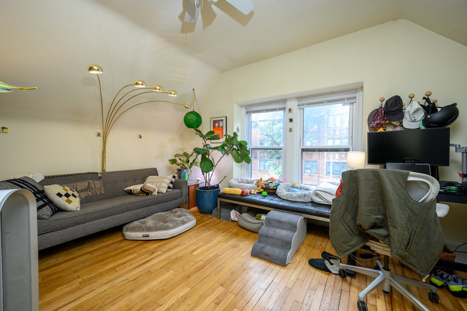 1151 W Lill Street