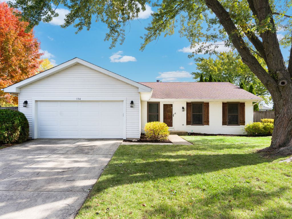 Photo for 134 S Whispering Hills Drive, Naperville, IL 60540 (MLS # 12502047)