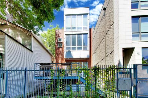 Photo of 920 N Hermitage Avenue, Chicago, IL 60622 (MLS # 12684069)