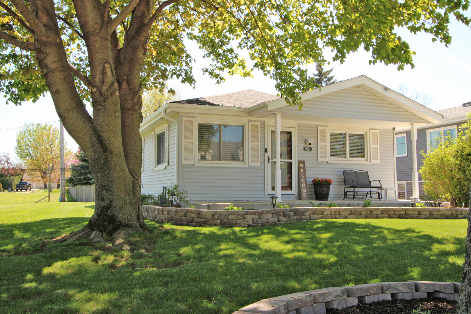 921 Country Club Road
