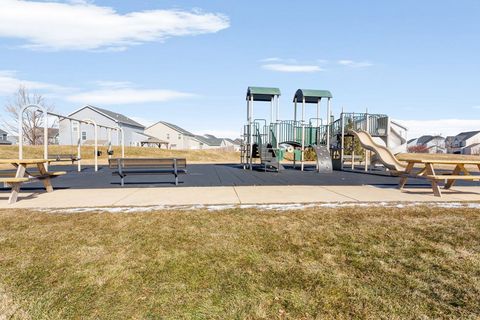 Tiny photo for 959 Sunburst Lane, Gilberts, IL 60136 (MLS # 12570168)