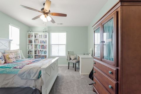 Tiny photo for 959 Sunburst Lane, Gilberts, IL 60136 (MLS # 12570168)