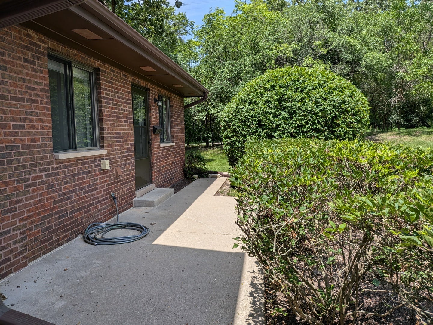 1231 Geneva Lane