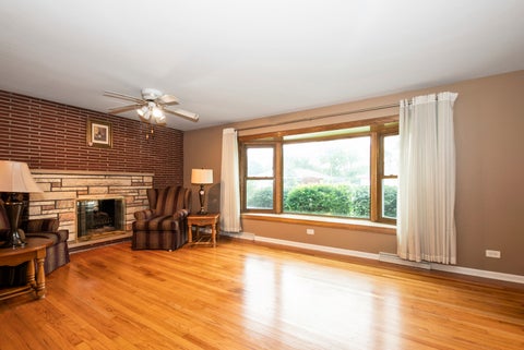 Tiny photo for 6926 W 115th Place, Worth, IL 60482 (MLS # 12701272)