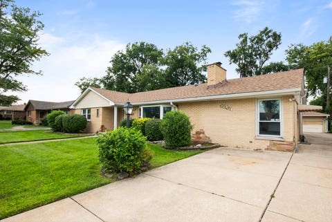 Photo of 6926 W 115th Place, Worth, IL 60482 (MLS # 12701272)