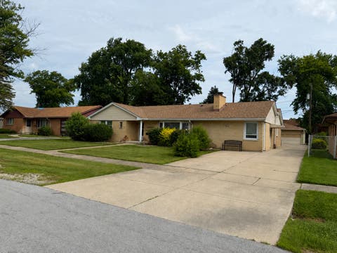 Photo of 6926 W 115th Place, Worth, IL 60482 (MLS # 12701272)