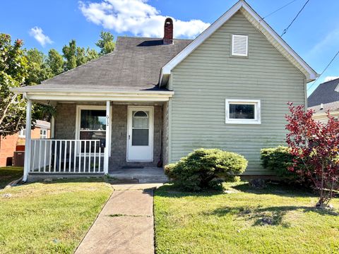 Photo of 612 W Monroe Street W, Herrin, IL 62948 (MLS # 12686856)