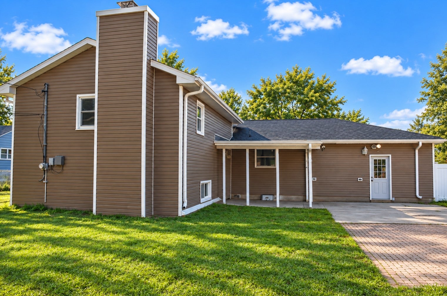 1006 Elm Avenue