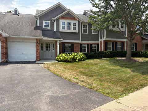 Photo of 321 Charlotte Court #3, Schaumburg, IL 60193 (MLS # 12729268)