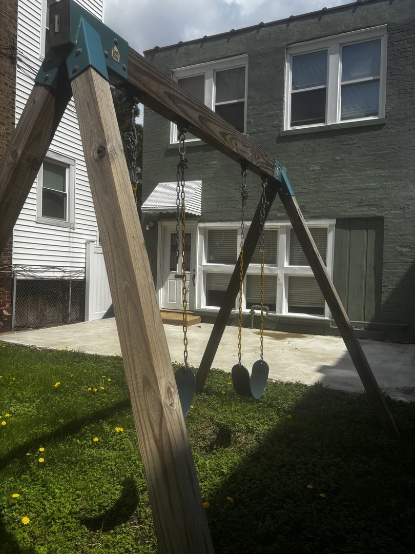 6813 S Wabash Avenue