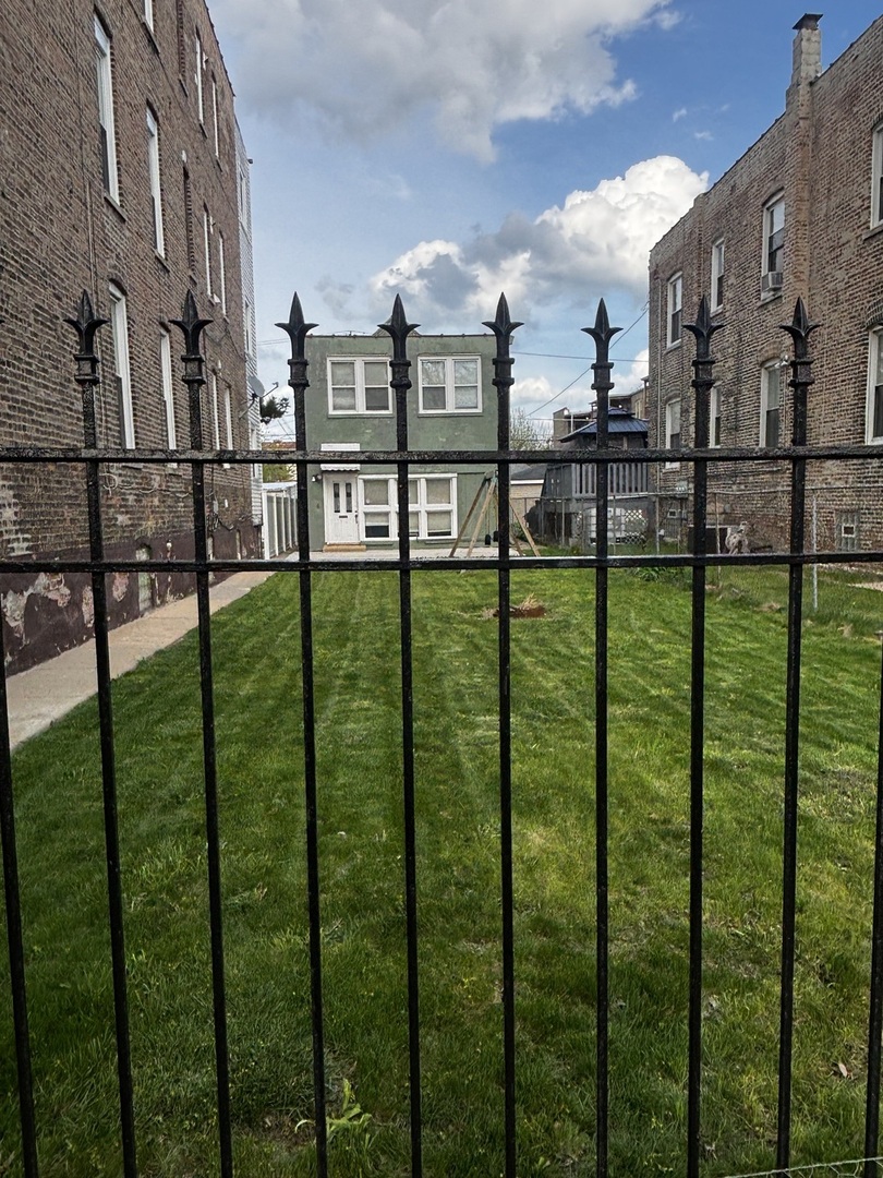 6813 S Wabash Avenue