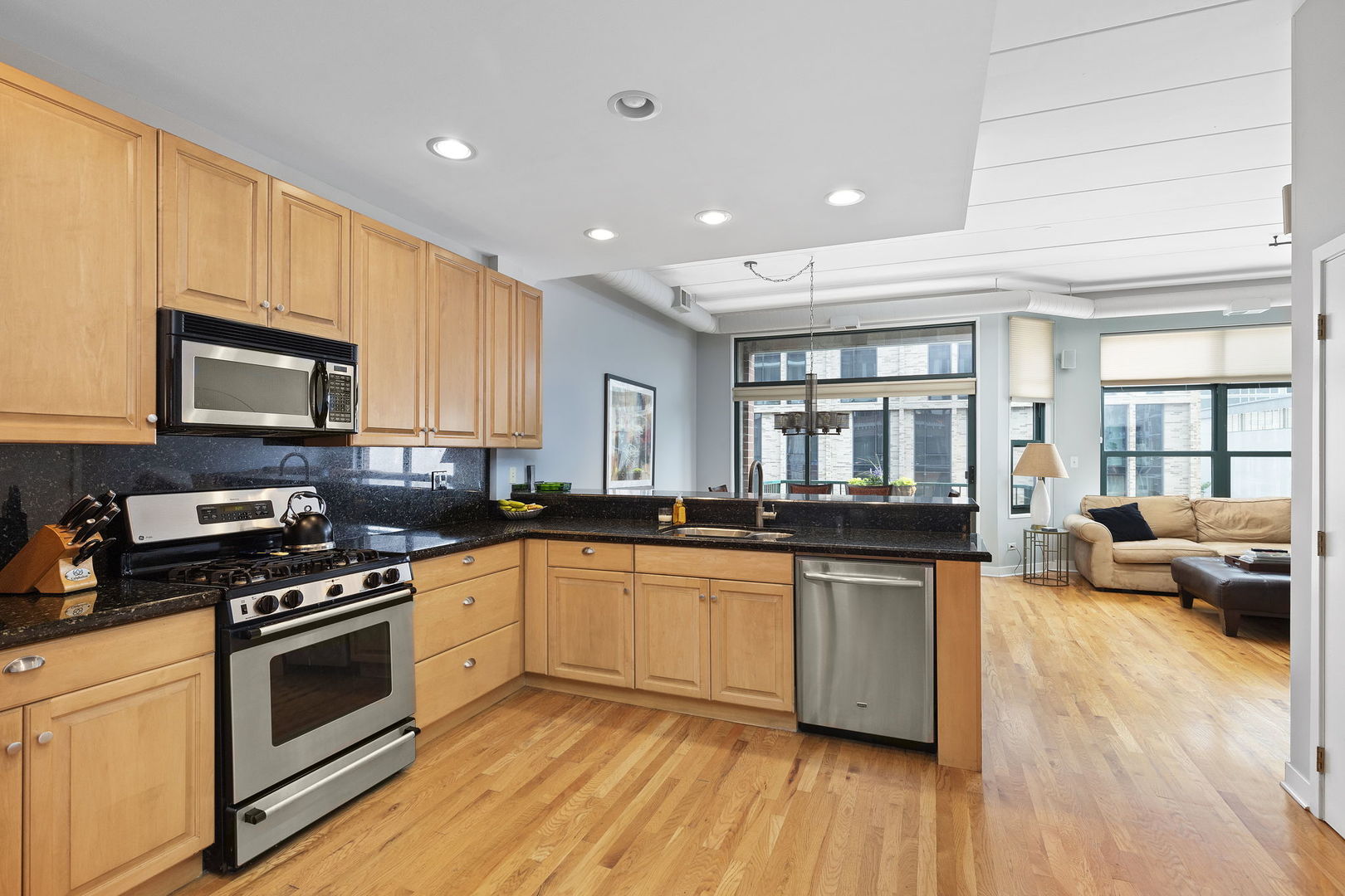 841 W MONROE Street 4B