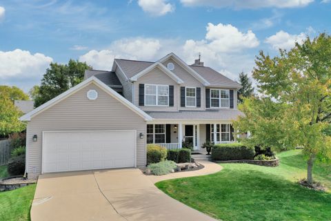 8 Plantation Court Bloomington IL 61704