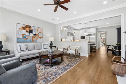 Tiny photo for 2723 N MAGNOLIA Avenue, Chicago, IL 60614 (MLS # 12582262)