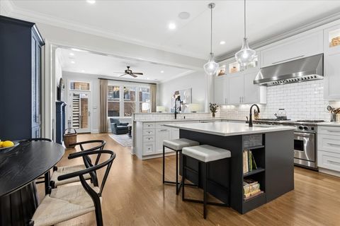 Tiny photo for 2723 N MAGNOLIA Avenue, Chicago, IL 60614 (MLS # 12582262)