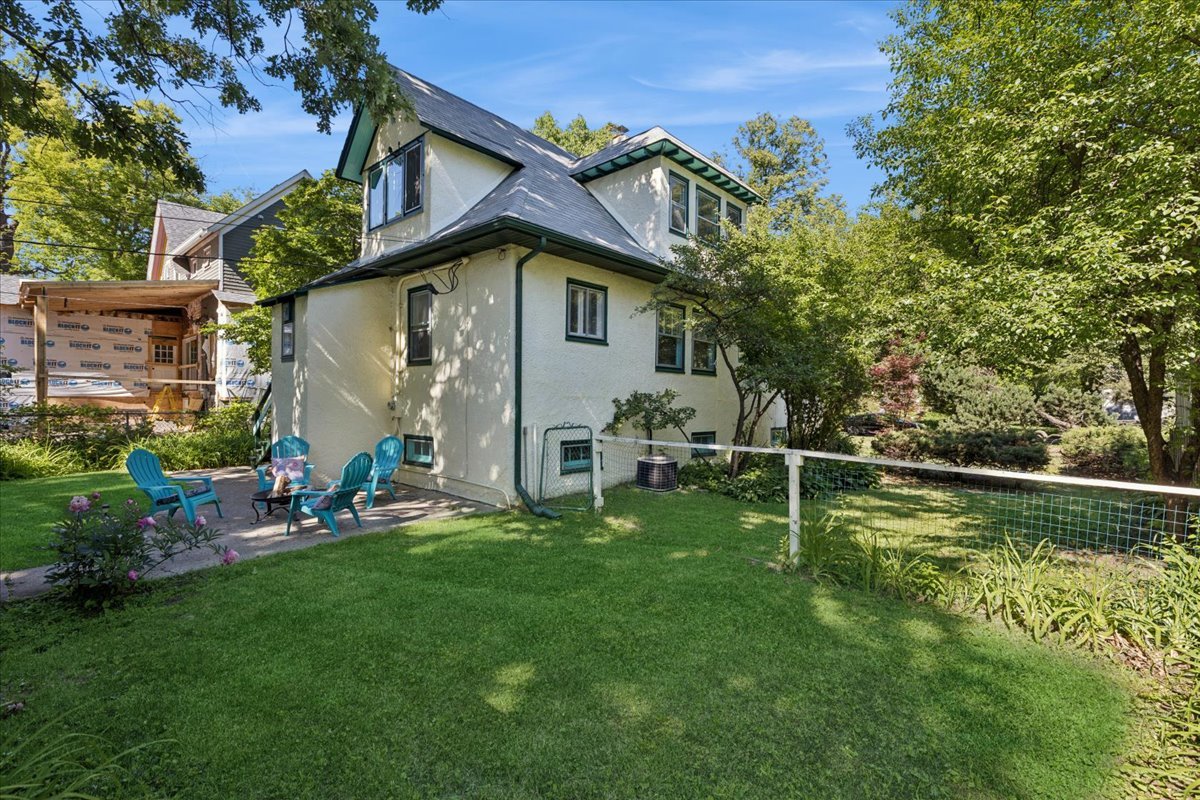 2716 Woodbine Avenue