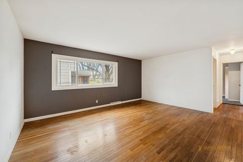 Tiny photo for 418 Glen Garry Road, Cary, IL 60013 (MLS # 12536869)