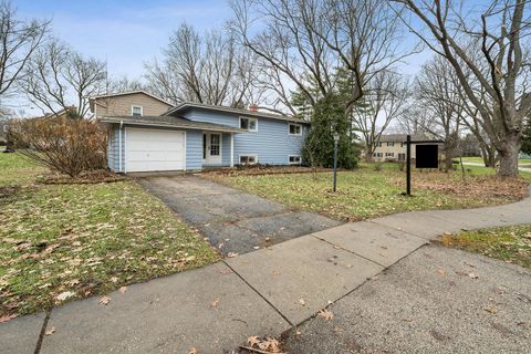 Photo of 418 Glen Garry Road, Cary, IL 60013 (MLS # 12536869)