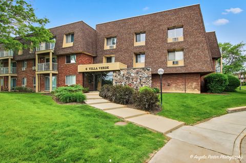 Photo of 6 Villa Verde Drive #110, Buffalo Grove, IL 60089 (MLS # 12649324)