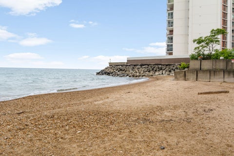 Tiny photo for 6121 N Sheridan Road #3A, Chicago, IL 60660 (MLS # 12687599)