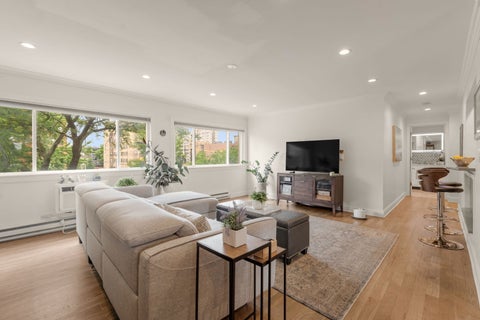 Tiny photo for 6121 N Sheridan Road #3A, Chicago, IL 60660 (MLS # 12687599)