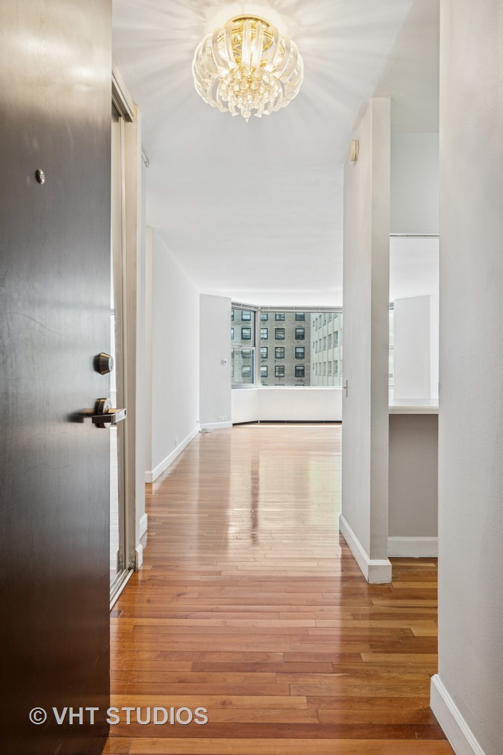 535 N Michigan Avenue 2106